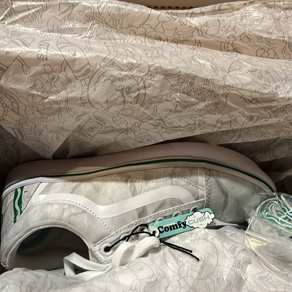 Brand New in Box Limited Edition Crayola Comfycush Old Size 7 - Picture 6 of 7